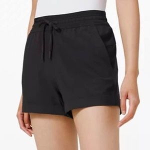 Lululemon Spring Breakaway Mid-Rise Short